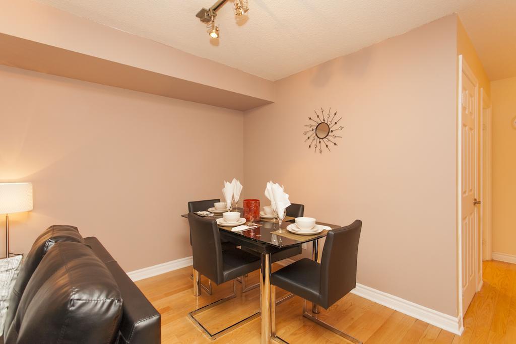 Red Maple Suites - Icon Toronto Phòng bức ảnh